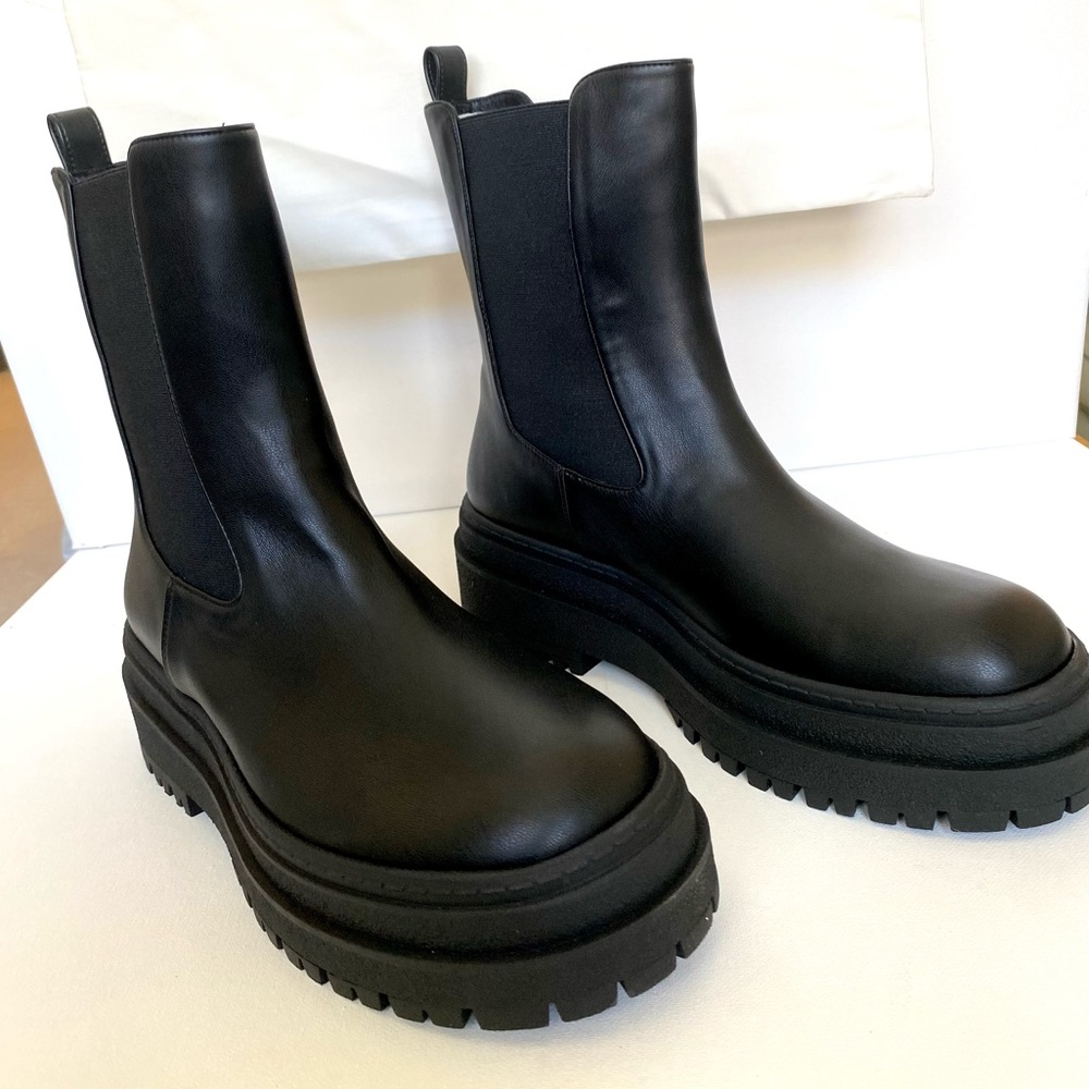 New Good American Chelsea boot black leather women’s size 9-ankle boot